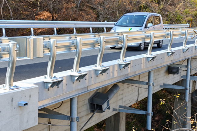 建築限界対応型ブリッジプラスアルファ（防護柵セットバック）