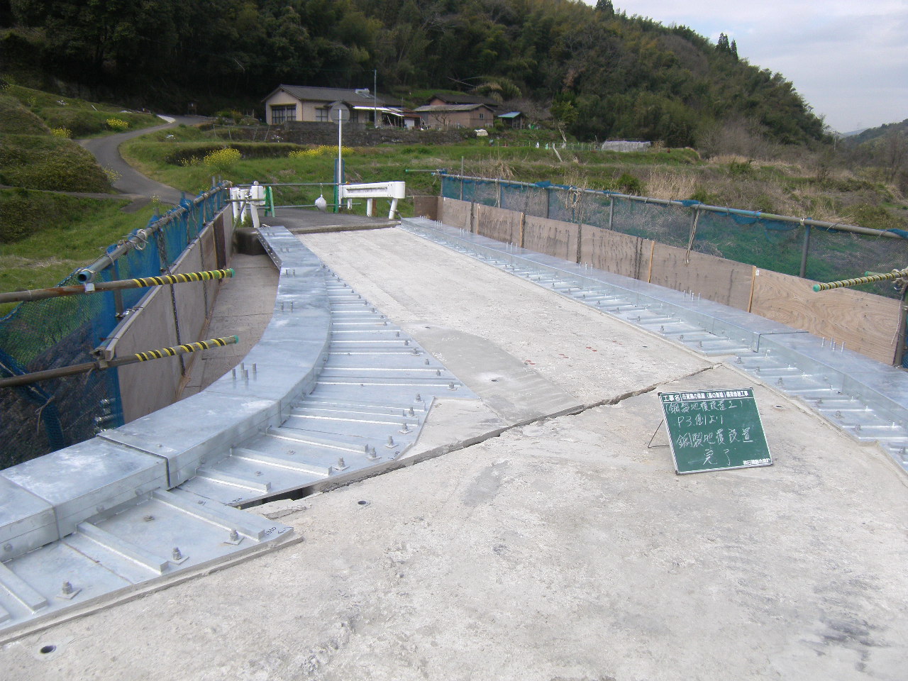 鳥の巣橋設置工事中状況1