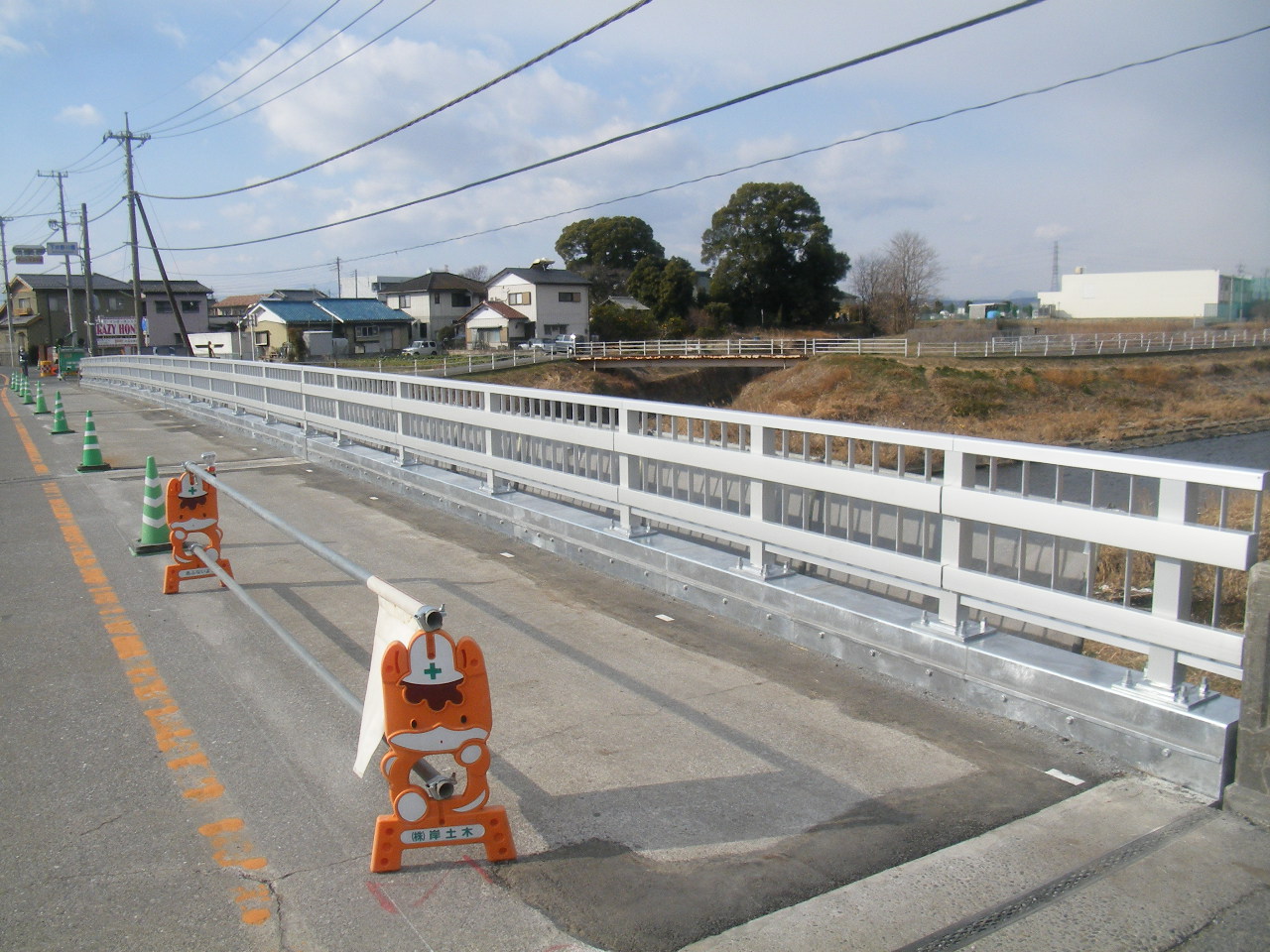 ブリッジプラスアルファ下井野川鋼製地覆設置工事・製作施工状況